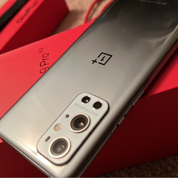 Unlocked Oneplus 9 pro 256gb 12gb ram with oneplus watch with both boxes. - Picture 3 of 4